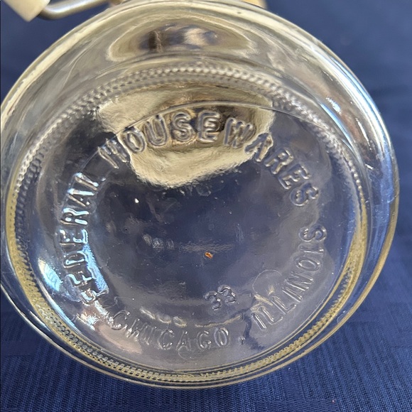 Vintage Federal Housewares Nut Grinder H 7 in diameter 3 in - Picture 5 of 5